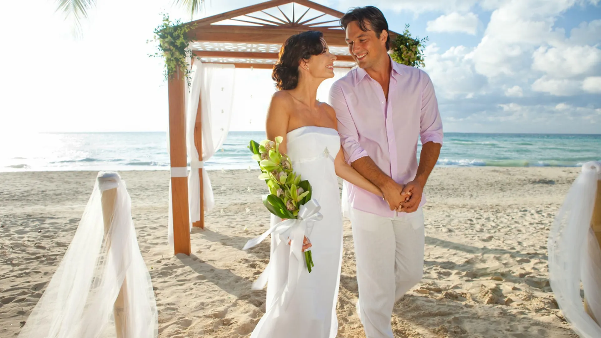 Отель Couples Swept Away (Adults Only) Негрил