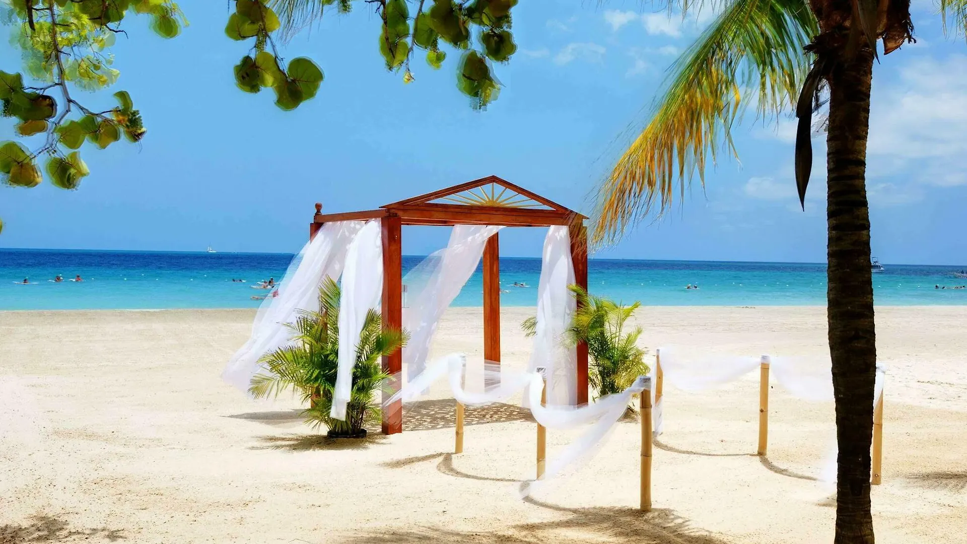 Отель Couples Swept Away (Adults Only) Негрил